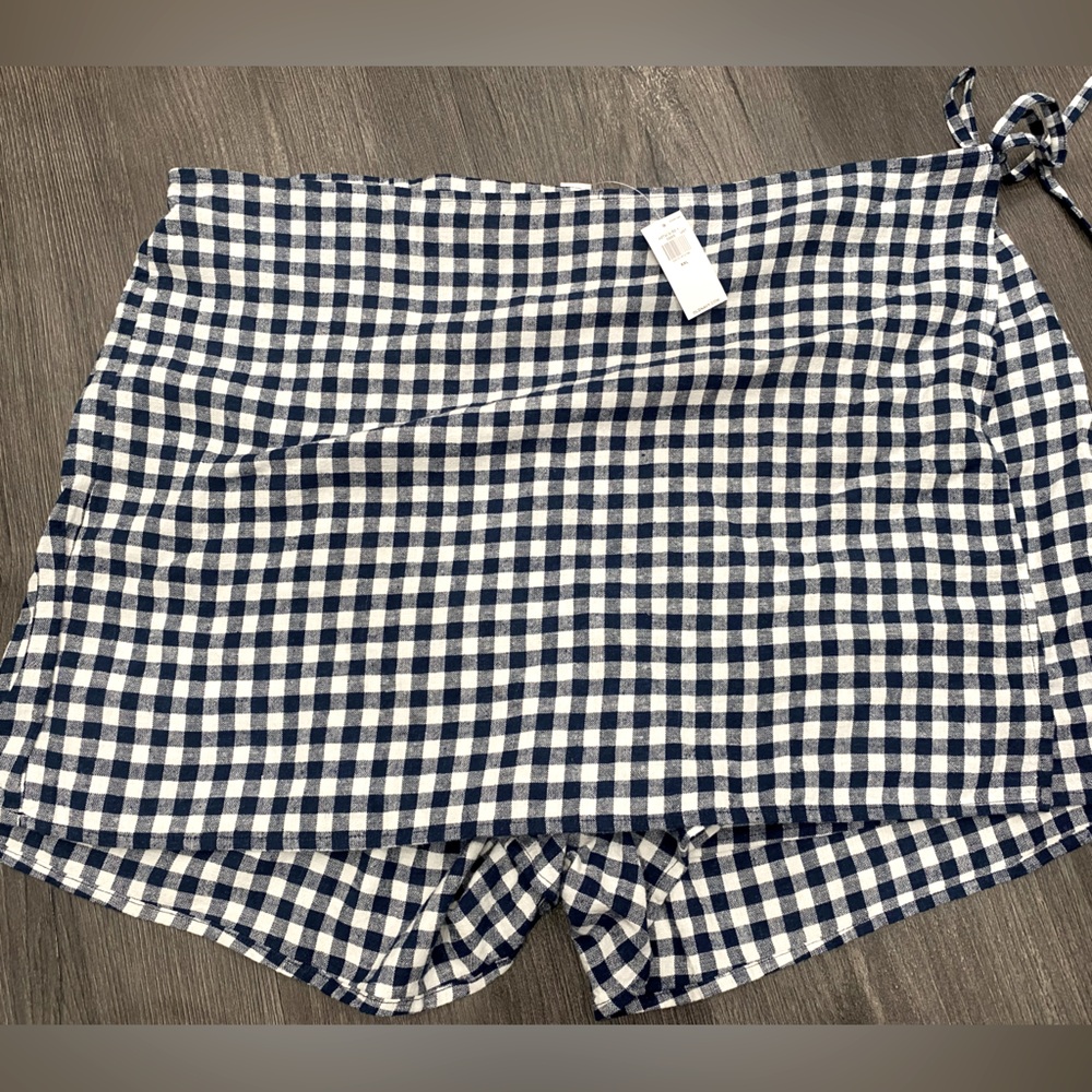 Old Navy Women’s Blue Gingham skort